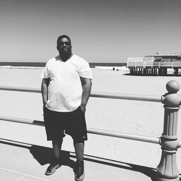 Poshmark profile picture for @paycheck